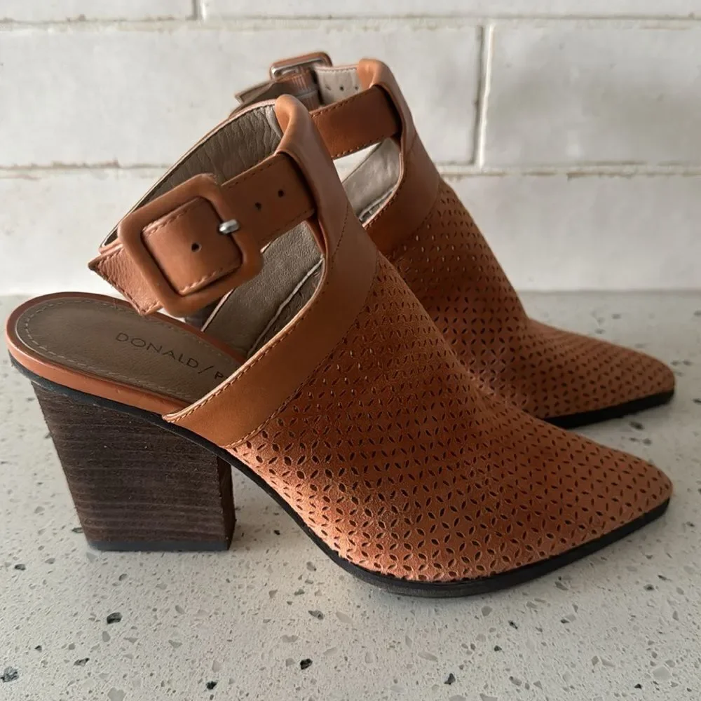 Donald J Pliner Varen Women’s 6M Leather Perforated Slingback Pointed Toe Bootie - Picture 12 of 12